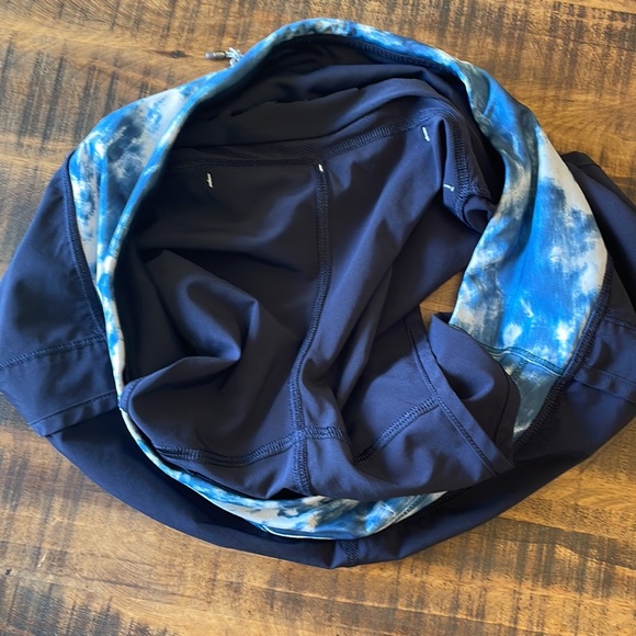 Lululemon Size 6 Shorts - Picture 8 of 9